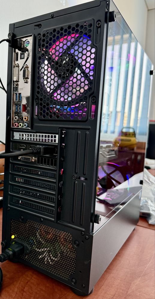 PC GAMING Editare  i5-4590 16GB Radeon RX 570 8GB SSD 240GB HDD 1TB