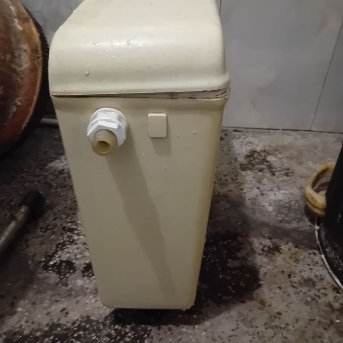 Тоалетно  казанче,пластмасово