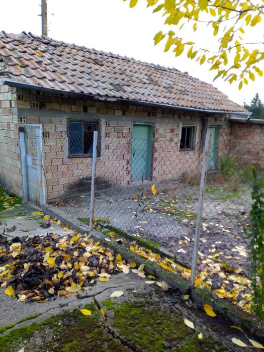 Къща във Вързулица със гараж