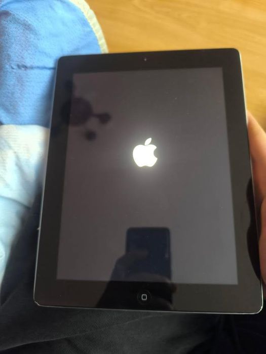 Продавам кодиран айпад