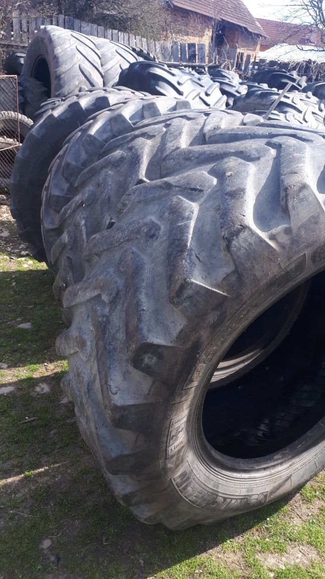 Anvelope buldoexcavator  440/80R28 16,9