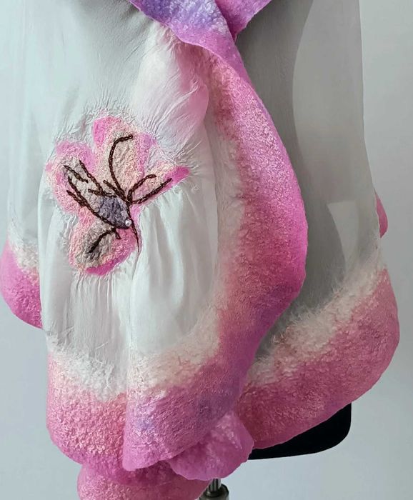 Филцов , ръчно изработен шал чрез мокро плъстене