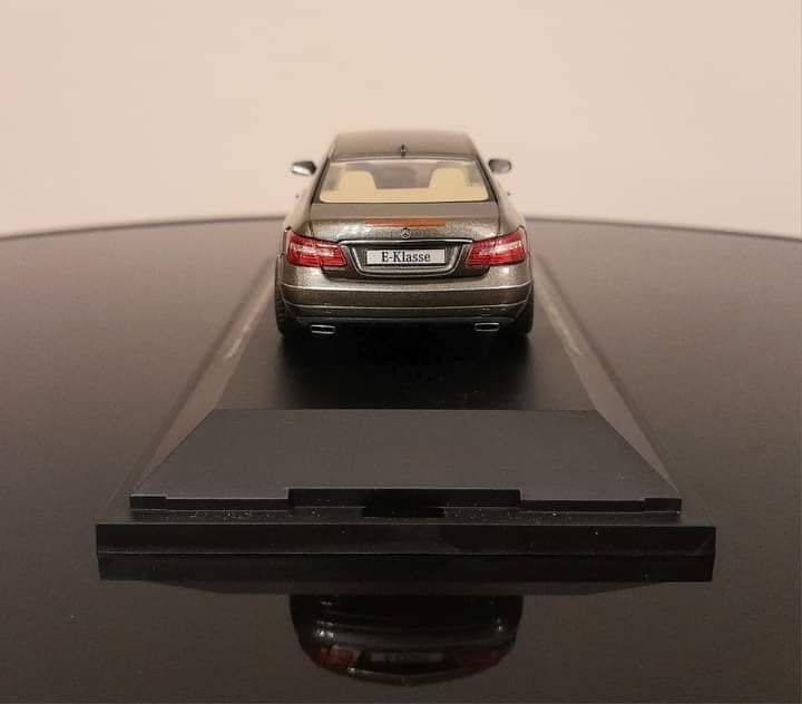 Mercedes-Benz E-Klasse Coupe 1:43 Schuco