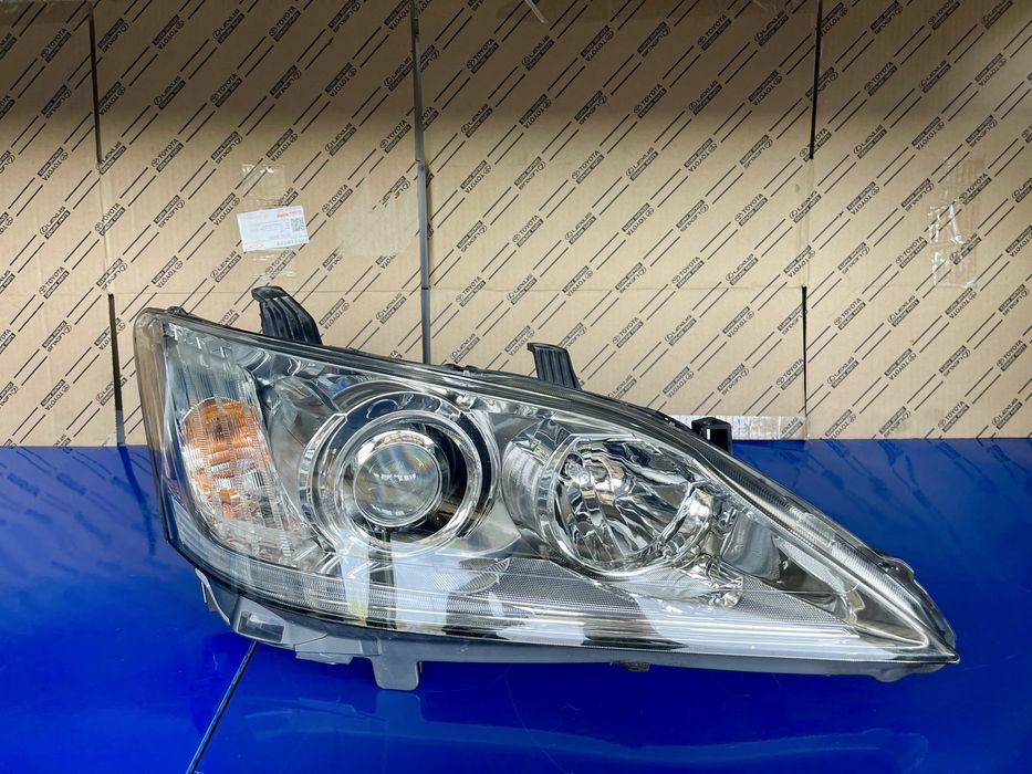 Передняя фара на Lexus ES Лексус ЕS