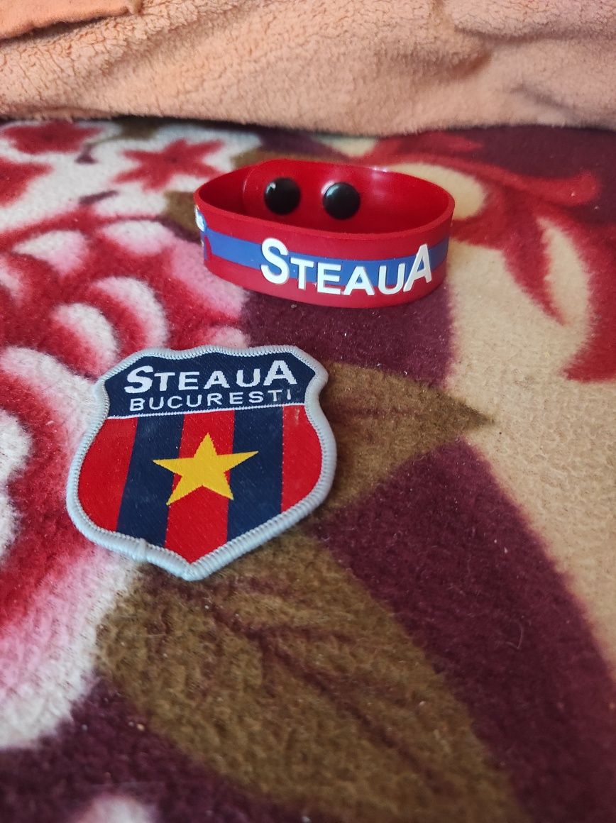 Vand o emblema si o bratara cu Steaua Bucuresti la 50lei amandoua.Ploi