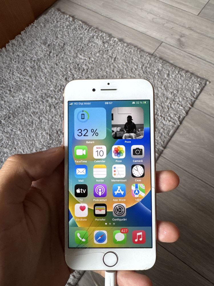 Vand iphone 8 totul functionabil