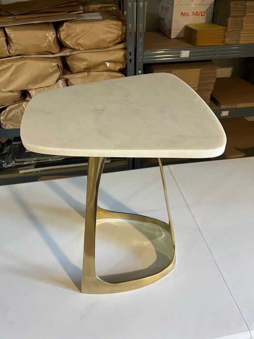 Vand Masa cu blat din marmura