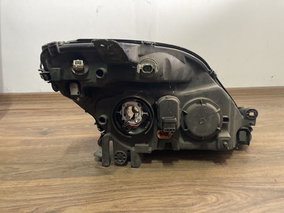 Ляв фар за Renault Scenic/ Рено Сценик 2002г
