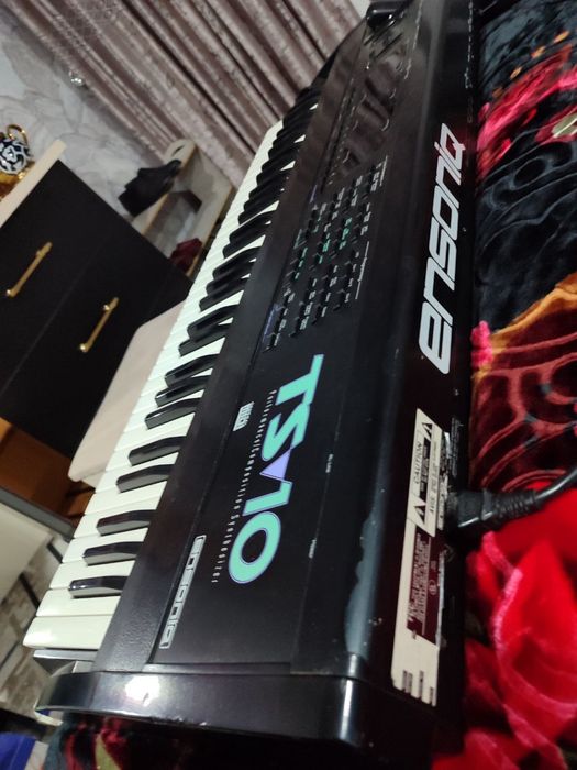 Ensoniq Ts 10 holati ideal