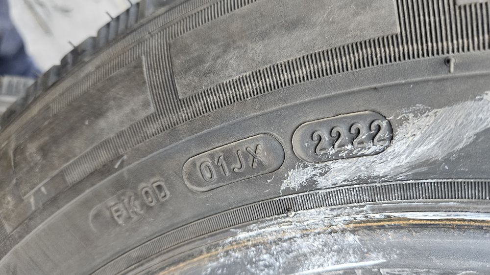 4бр гуми 215 65 16С дот 22 мишелин