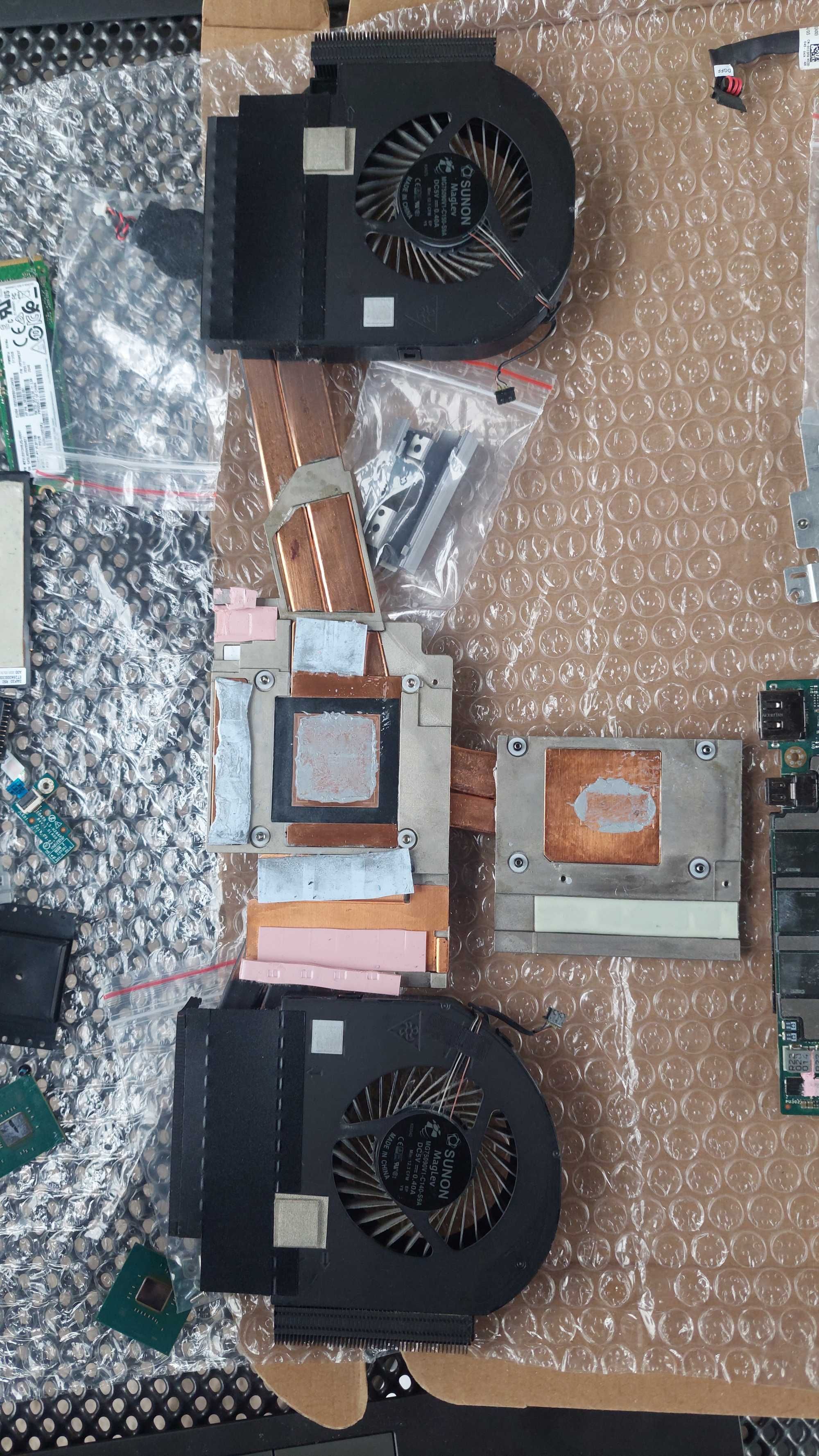 Dell 7740 i9 9880 rtx 4000 17'' 16gb 512 nvme всичко работи без дъното