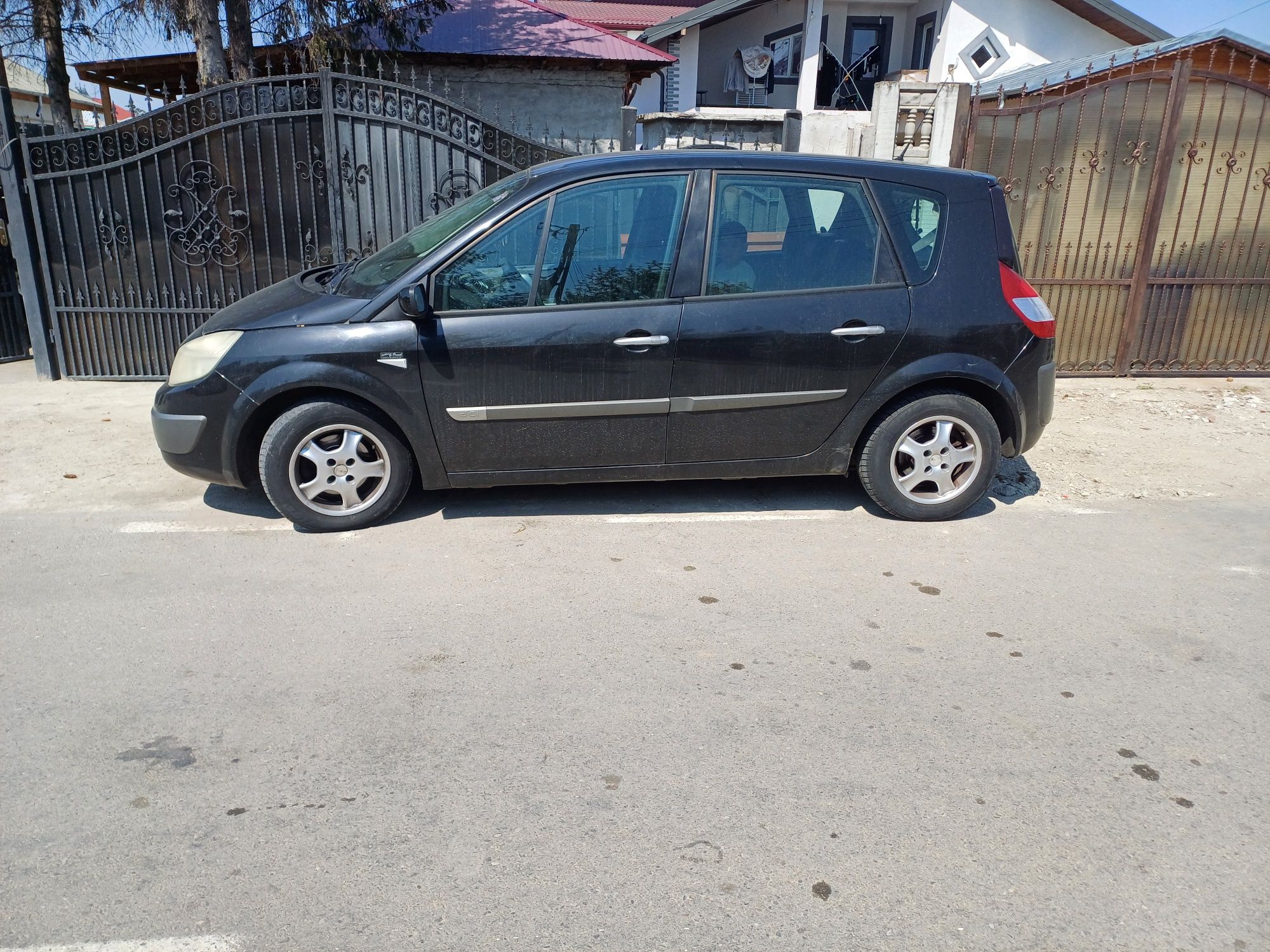 Dezmembrez renault scenic 2 1.5 motorina motorul se poate proba