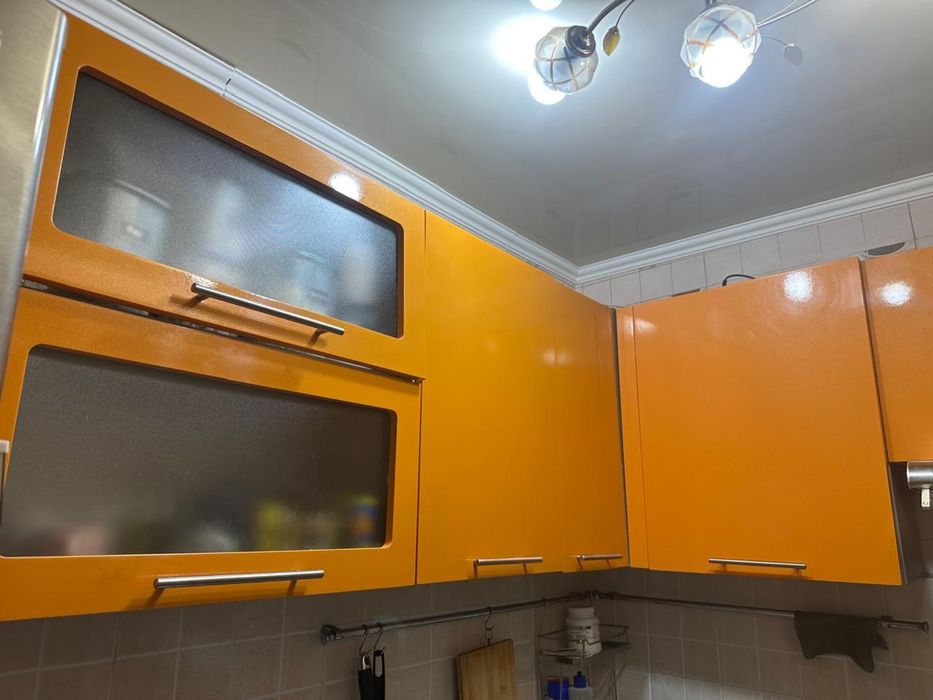 Срочно! Продам кухонный гарнитур с вытяжкой в хорошем состояние, торг