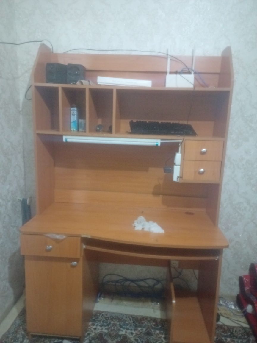 Kompyuter stol sotiladi