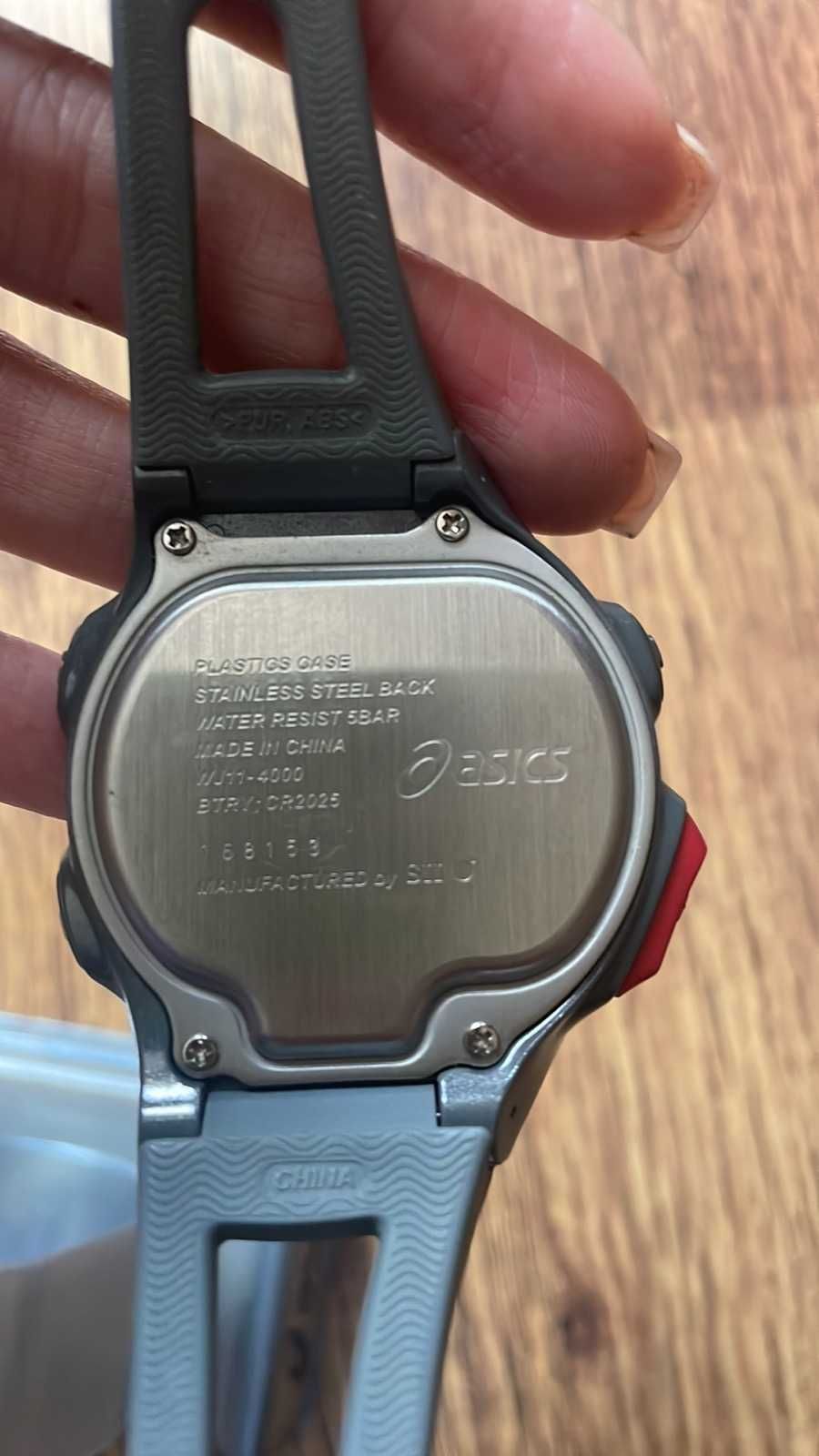 Часовник Asics чисто нов