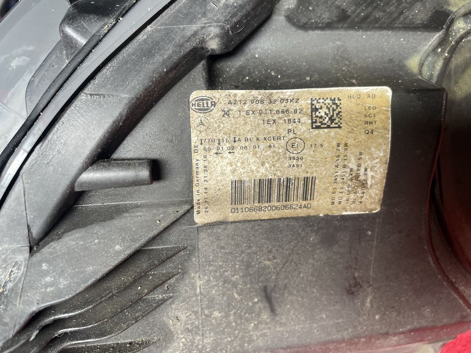 Far dreapta origal complet HELLA Mercedes Sedan E class W212 1EX011066