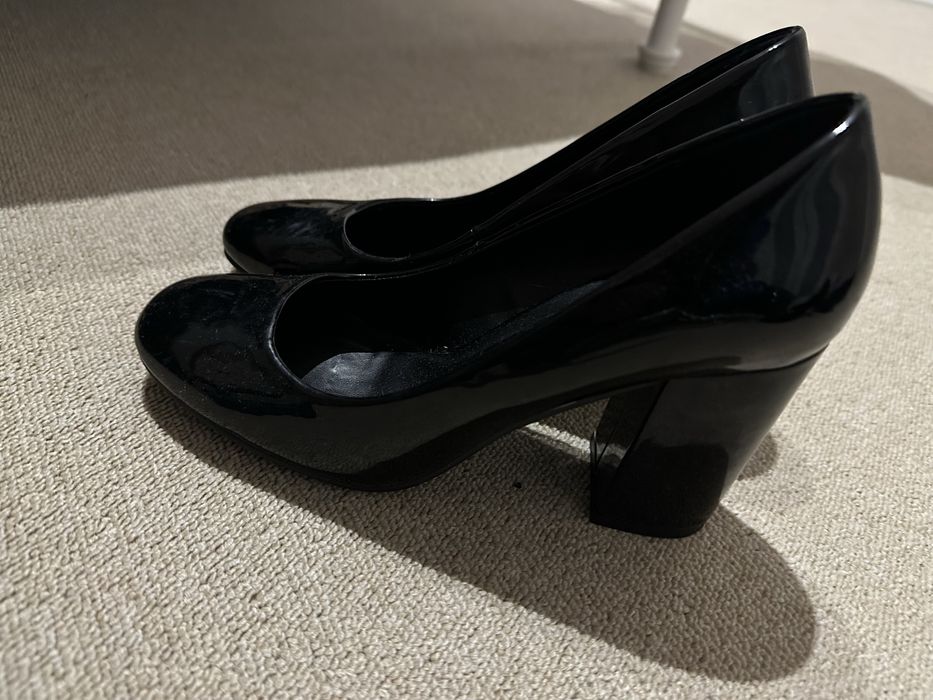 Обувки на висок ток