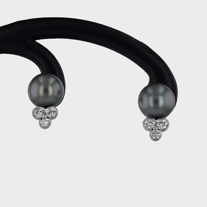 Cercei din aur alb 18k cu perle de cultura si diamante cod 8491