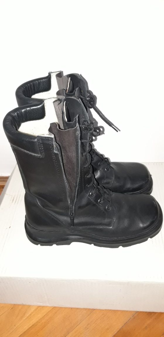 Bocanci din piele/Ghiete armată