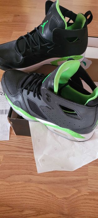 Adidasi Jordan nike aproape noi