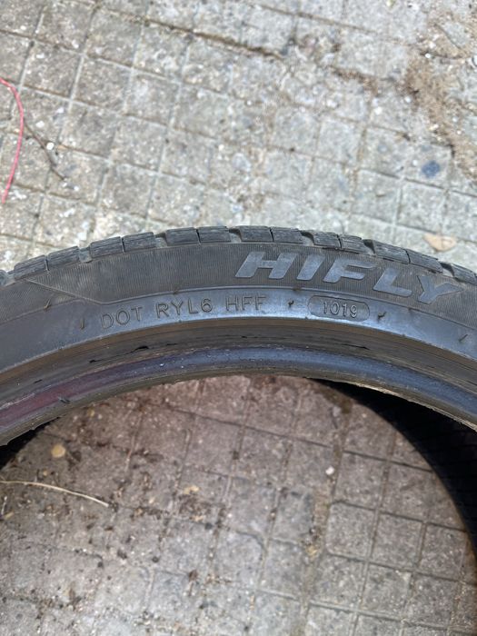 Гуми 20” 255-35 летни 2бр.Цената е за брой