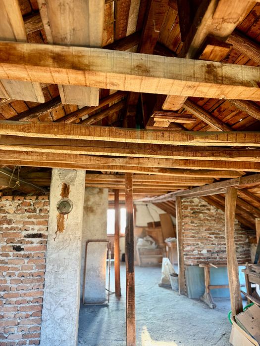 Продава се масивна къща в с. Бъта, общ. Панагюрище, обл. Пазарджик