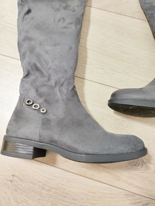 Cizme lungi mărimea 37.