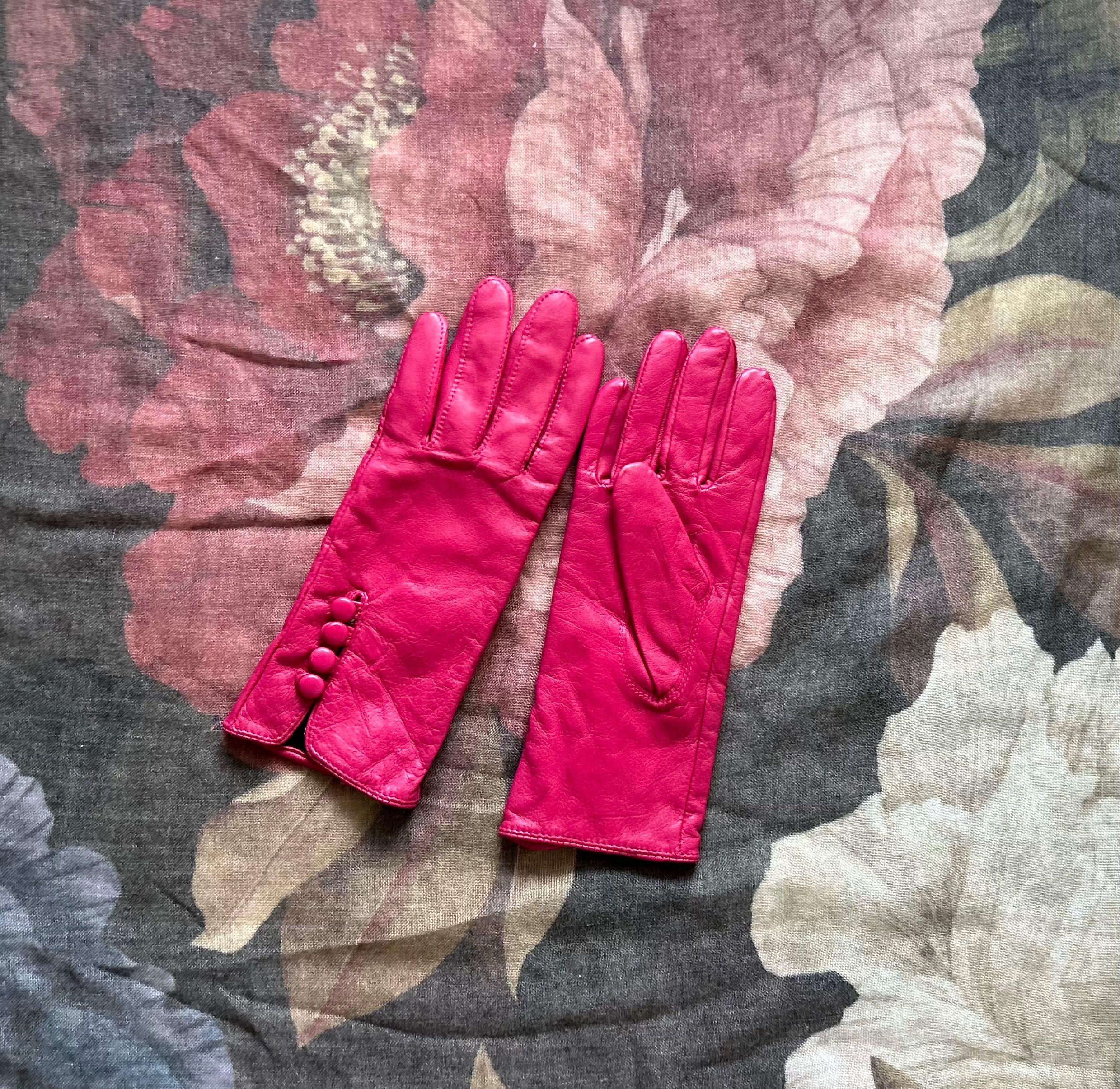 Кожени ръкавици в цикламен цвят & прекрасен нежен шал
