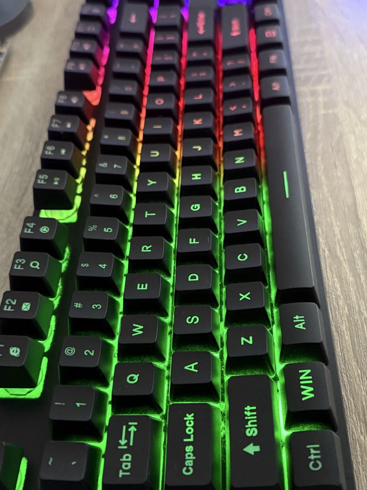 Геймърска механична клавиатура K500 RGB lights