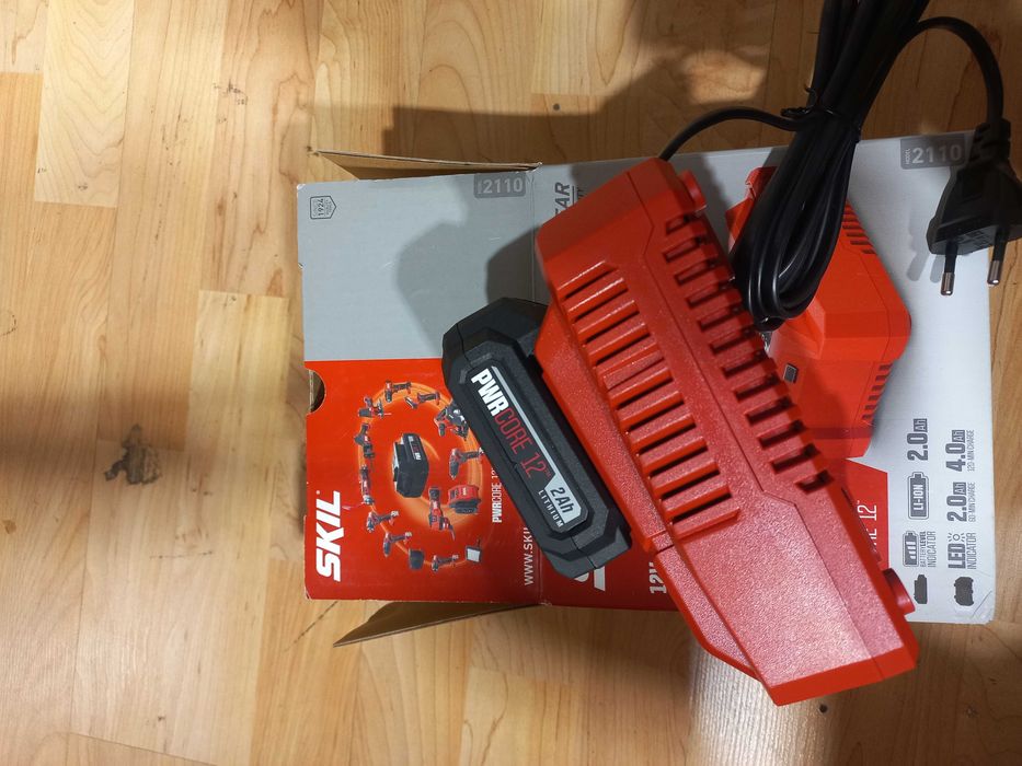 Incarcator si baterie SKIL 12V 2Ah PWRCORE 12