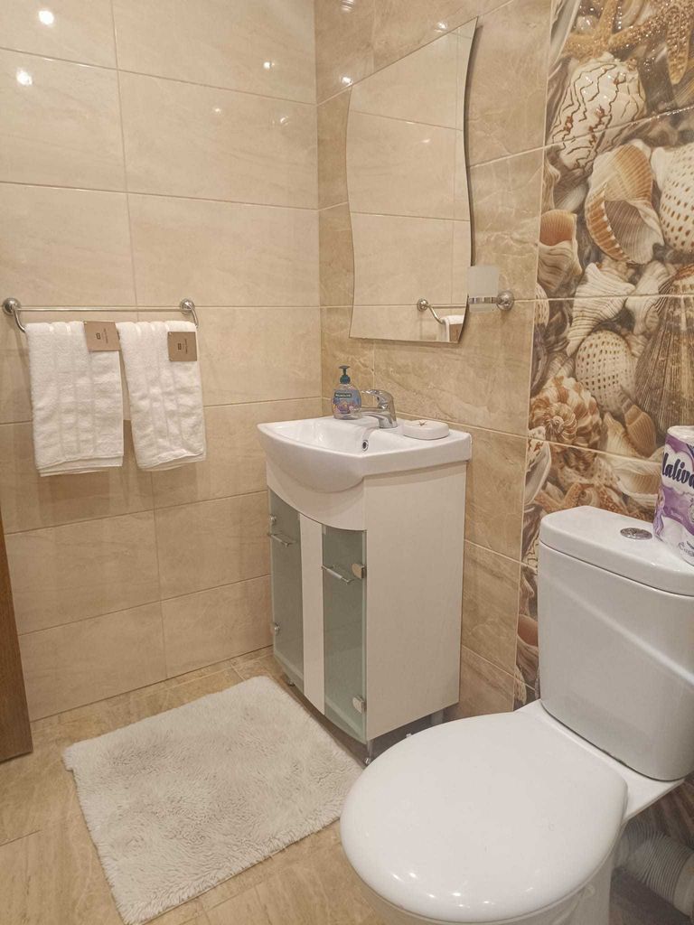 Дава се под наем Тристаен апартамент в Варна, Левски - 110 кв.м за 561 € - Снимка #2