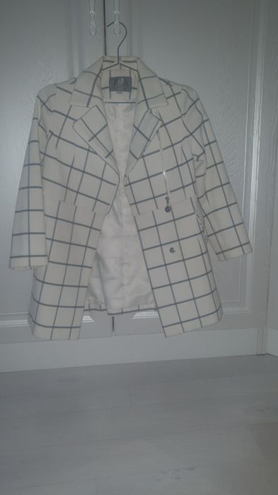 Детский белые пальто в клетке, для девочек, возрост 7-8 лет, размер 14