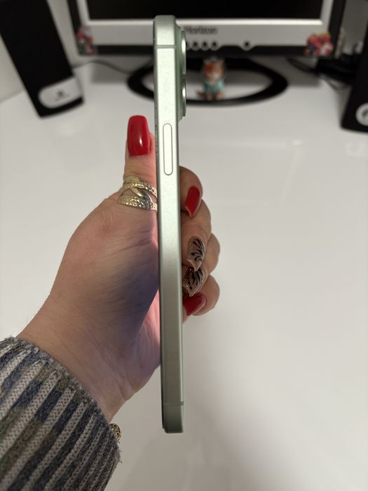 Iphone 15 Plus ca și nou.