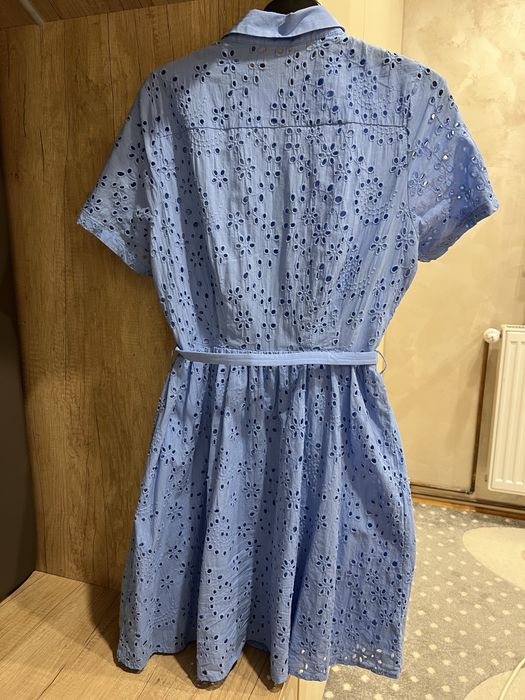 Ажурна рокля-цвят светлосиньо