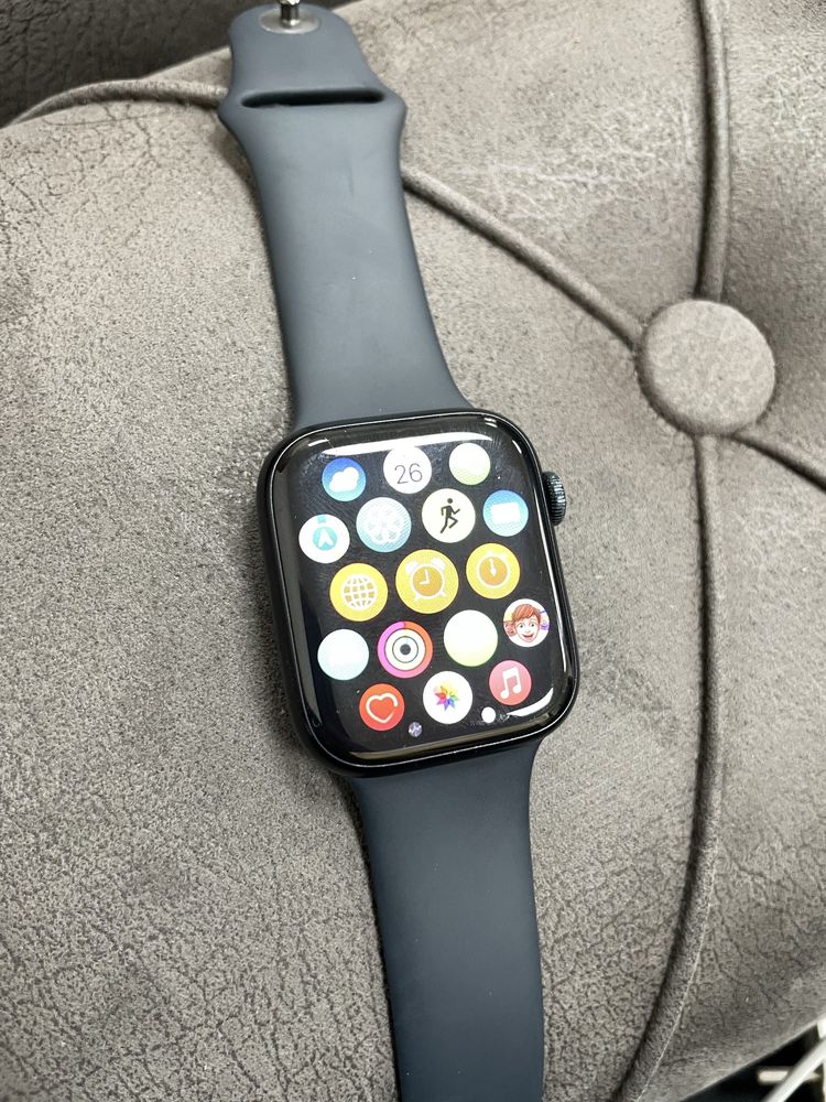 Apple watch 7, 45mm, 85