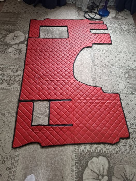 Коврик на Мерседес Актрос производство Польша универсальный цвет красн