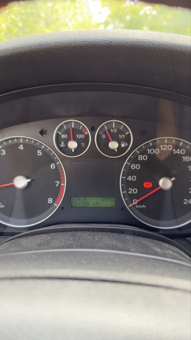Ford focus 2 2005 1.6 105