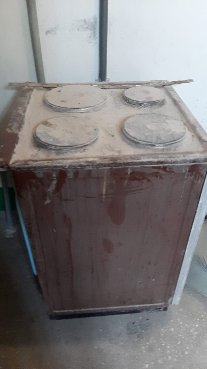 Продам электрическую плиту