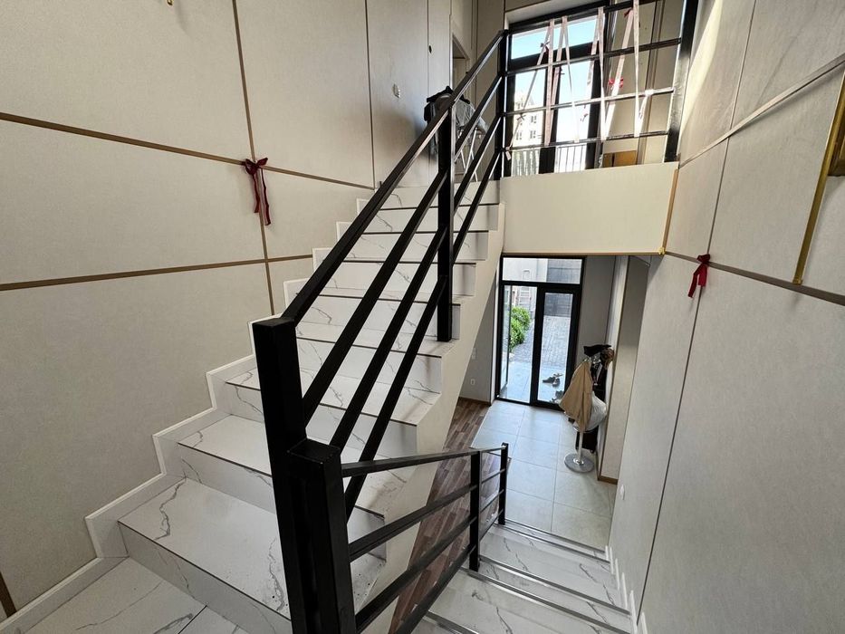 Kotej sotiladi mirobod tumani 135m² 4xona  2 etaj