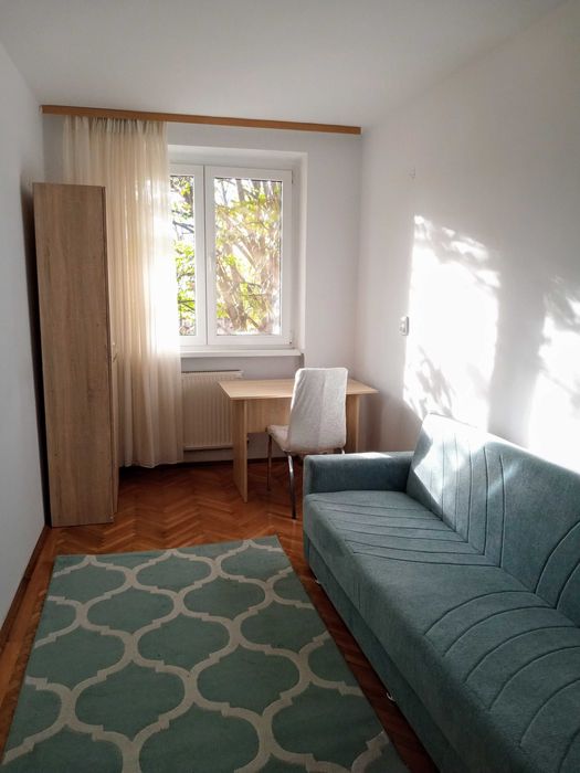 Închiriez ap. 3 camere ultracentral