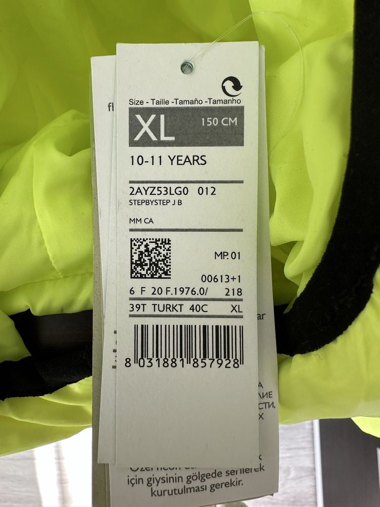 Якета Benetton.