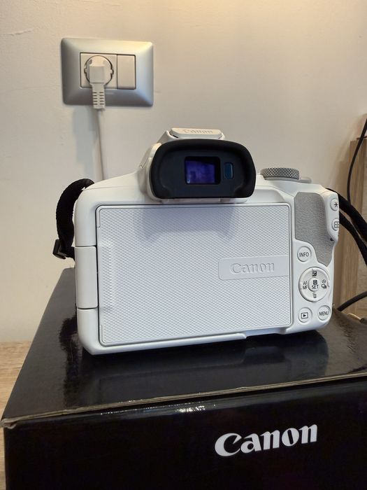 CANON EOS R50 Mirrorless Alb, Garantie Altex!