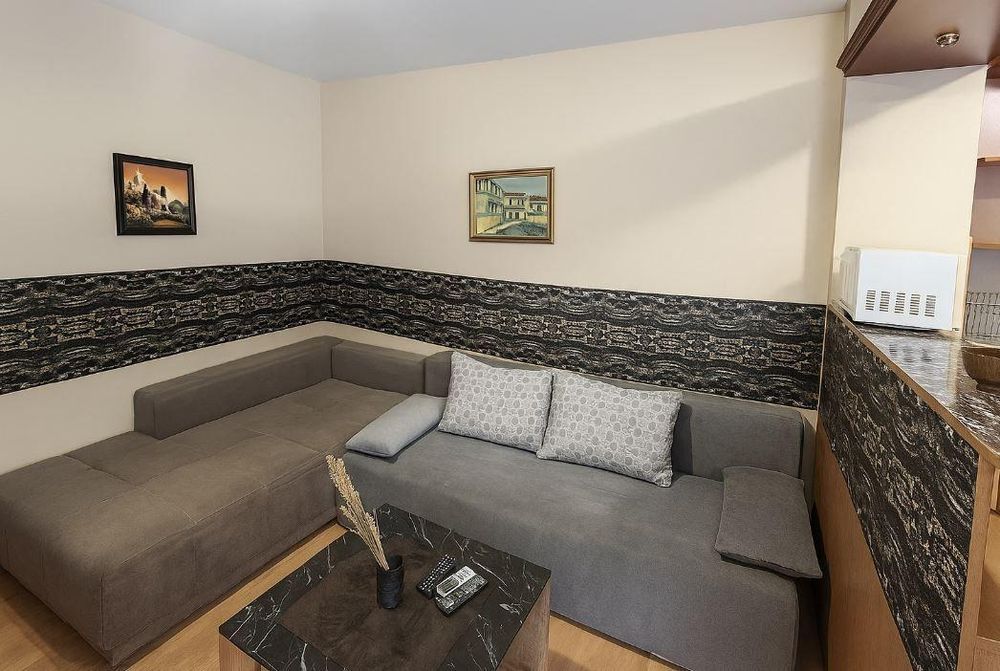 Двустаен апартамент в района на Колхозен пазар!