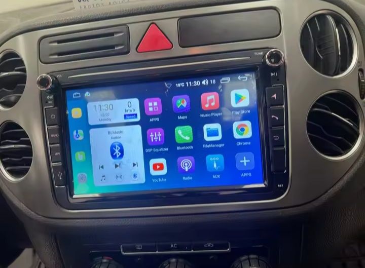 Navigatie Android 13 cu Android auto & Carplay Wireless, 2GB RAM, 32 G