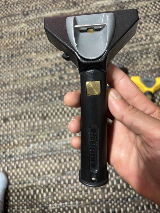 Чистачка за стъкла прозорци дръжка без гума SORBO