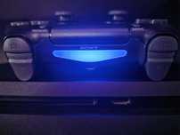 PS4 Slim 1TB + Manetă + 4 Jocuri Originale – Recondiționat