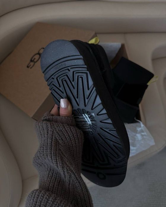 Ugg mini dipper.