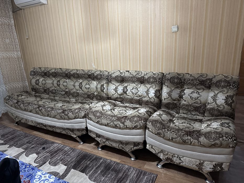 диван с двумя креслами