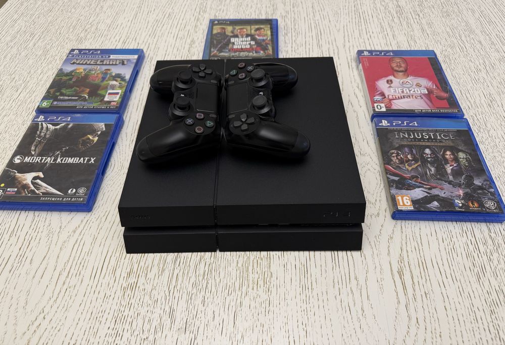 PS4 1 ТБ + 2 геймпада + 5 игр