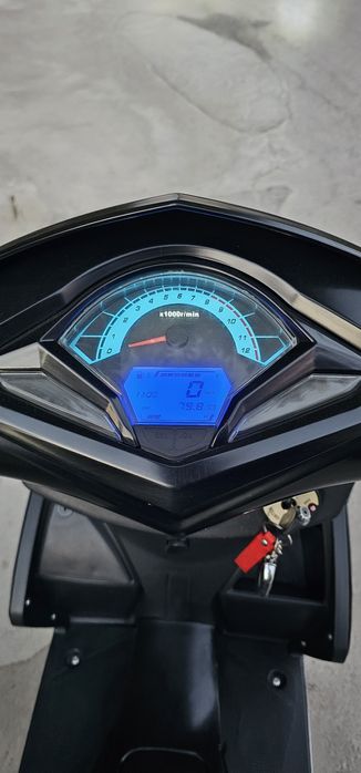 Skuter Kavasaki Italy R2 sotiladi xolati zor
